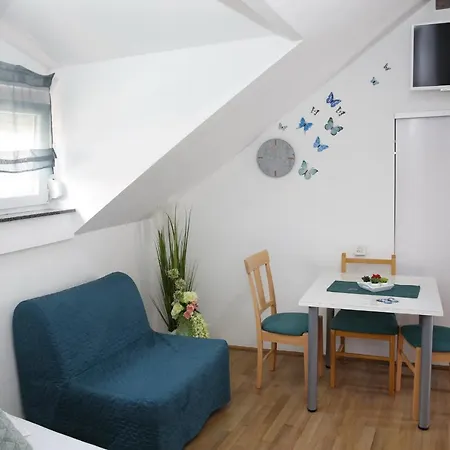 Privatunterkunft Stonehouse Vodice